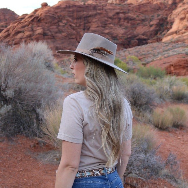 Acento de sombrero de plumas - Chicklet