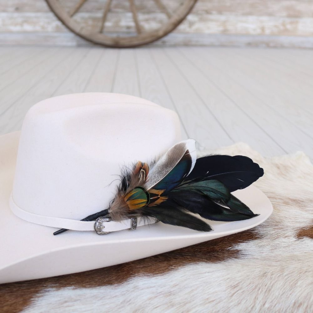 Feather Hat Accent - Risco